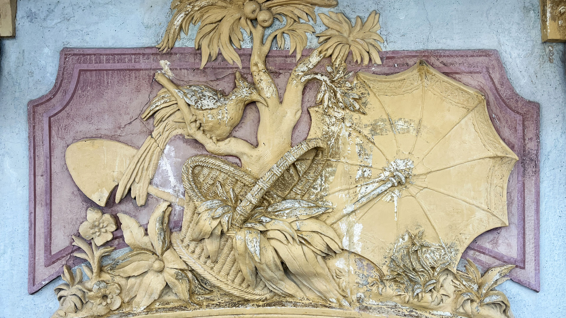 Detalj, dörröverstycke på Kina slott