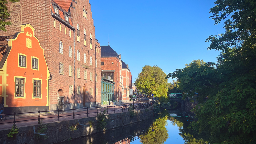 AIX kontor vid Fyrisån i Uppsala